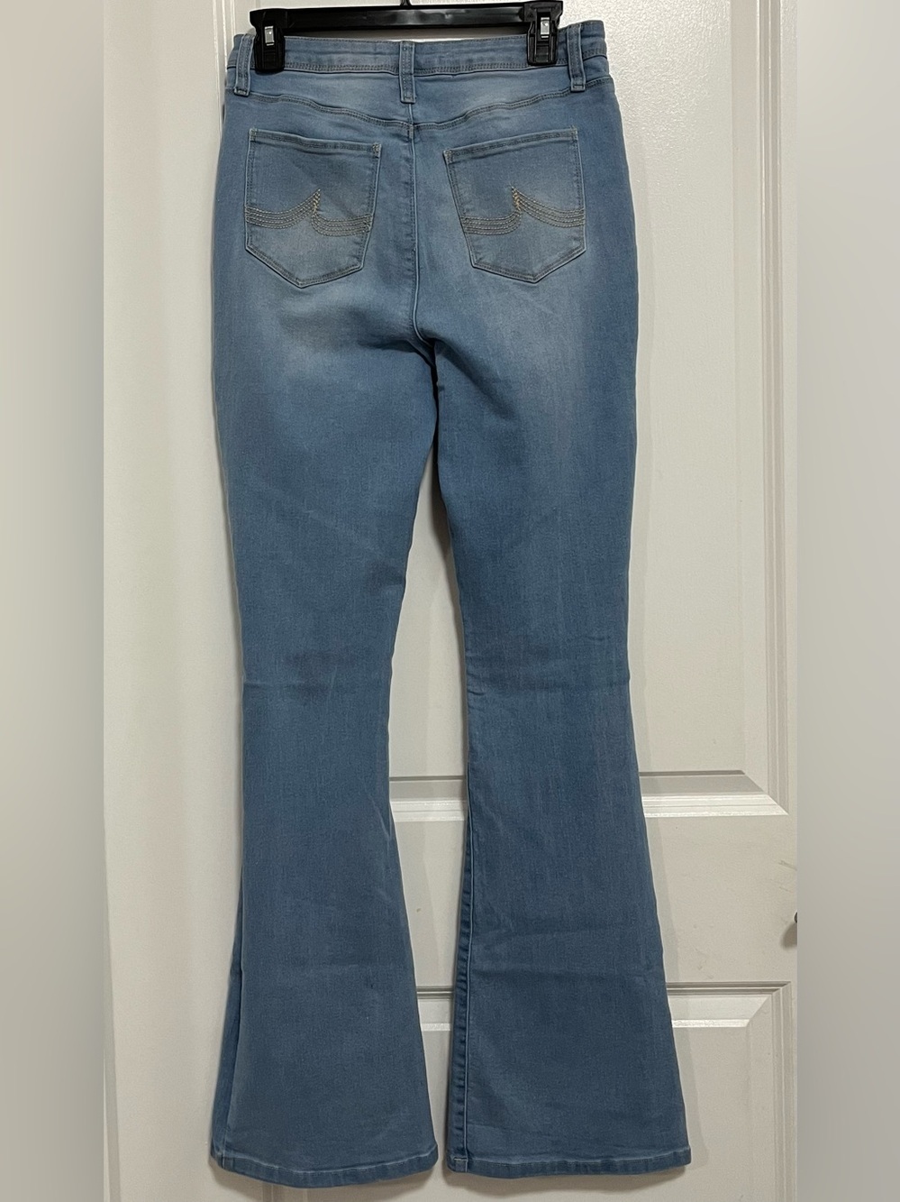 California Vintage Light Wash Distressed Flare Jeans Size 11/30 - Picture 4 of 9